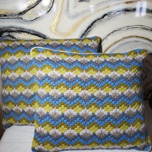 Set of 2 Throw Pillows
